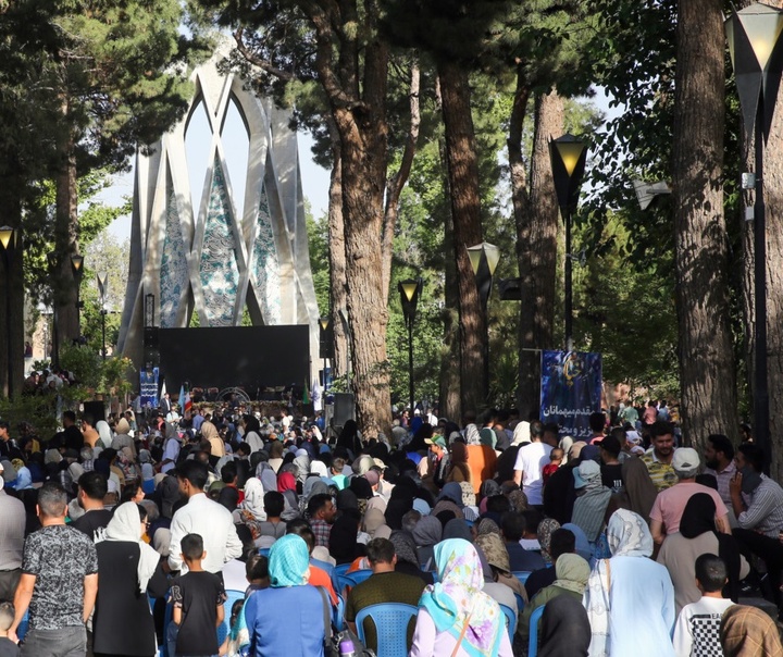 معاون استاندار و فرماندار مطرح کرد: آرامگاه خیام نمادی از هویت فرهنگی نیشابور است