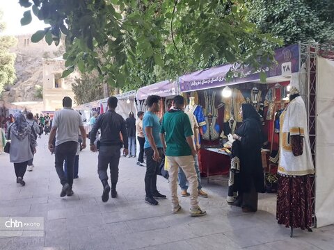 افتتاح جشنواره ملی مدو لباس زاگرس در محوطه تاریخی و فرهنگی قلعه فلک‌الافلاک