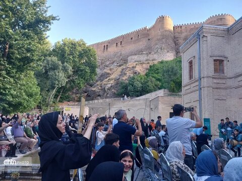 افتتاح جشنواره ملی مدو لباس زاگرس در محوطه تاریخی و فرهنگی قلعه فلک‌الافلاک