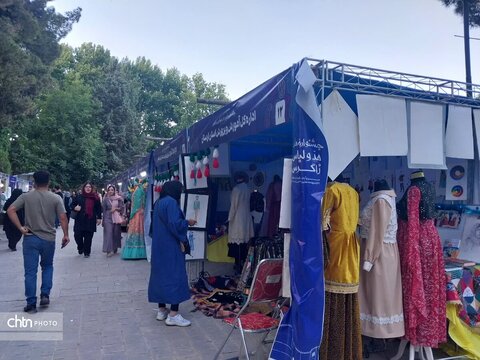 افتتاح جشنواره ملی مدو لباس زاگرس در محوطه تاریخی و فرهنگی قلعه فلک‌الافلاک