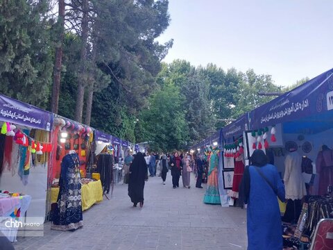 افتتاح جشنواره ملی مدو لباس زاگرس در محوطه تاریخی و فرهنگی قلعه فلک‌الافلاک