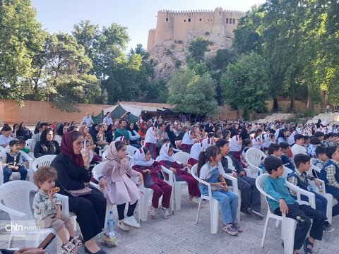 بازدید دانش آموزان از قلعه فلک‌الافلاک در روز جهانی موزه