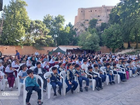 بازدید دانش آموزان از قلعه فلک‌الافلاک در روز جهانی موزه
