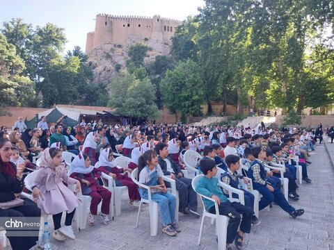 بازدید دانش آموزان از قلعه فلک‌الافلاک در روز جهانی موزه