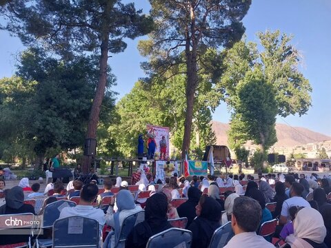 بازدید دانش آموزان از قلعه فلک‌الافلاک در روز جهانی موزه