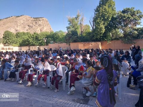 بازدید دانش آموزان از قلعه فلک‌الافلاک در روز جهانی موزه