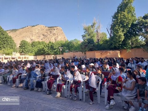 بازدید دانش آموزان از قلعه فلک‌الافلاک در روز جهانی موزه