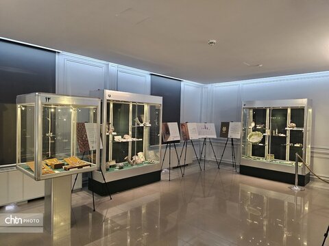 هشدارهای یگان‌حفاظت در نمایشگاه «روایت ناتمام»