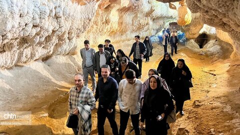 تور آشناسازی نخبگان با غار کتله خور شهرستان خدابنده در هفته میراث‌فرهنگی
