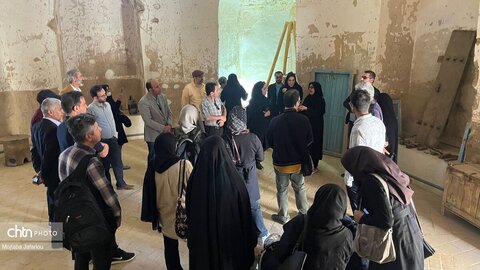 تور آشناسازی دستگاه‌های اجرایی  با آرامگاه چلبی اوغلو شهرستان سلطانیه  در هفته میراث‌فرهنگی