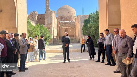 تور آشناسازی دستگاه‌های اجرایی  با آرامگاه چلبی اوغلو شهرستان سلطانیه  در هفته میراث‌فرهنگی