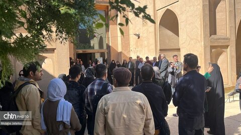 تور آشناسازی دستگاه‌های اجرایی  با آرامگاه چلبی اوغلو شهرستان سلطانیه  در هفته میراث‌فرهنگی