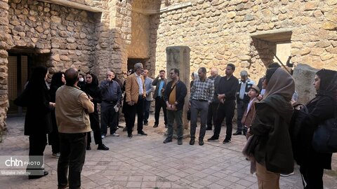 تور آشناسازی دستگاه‌های اجرایی  با آرامگاه چلبی اوغلو شهرستان سلطانیه  در هفته میراث‌فرهنگی