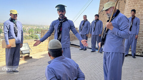 اجرای نمایش «دیده‌بان شقایق» در قلعه شوش