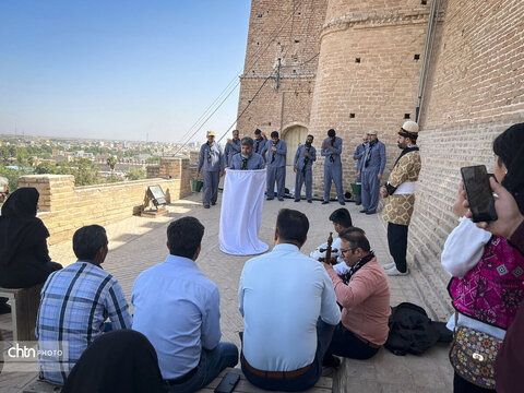 اجرای نمایش «دیده‌بان شقایق» در قلعه شوش