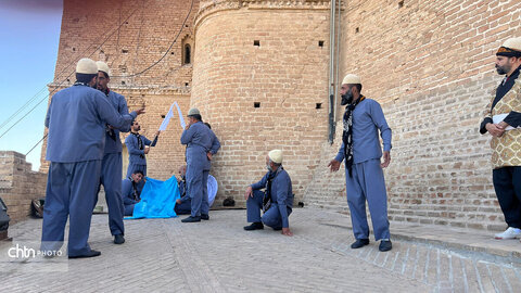 اجرای نمایش «دیده‌بان شقایق» در قلعه شوش