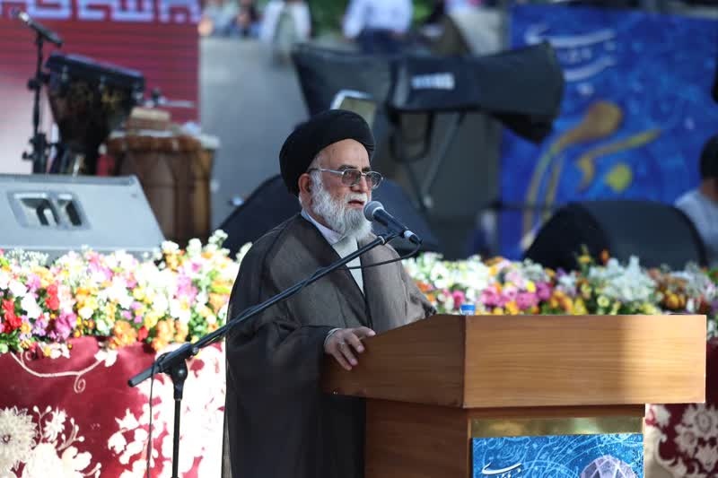 خیام یک چهره علمی و حکیم صاحب‌نظر در فلسفه زندگی است