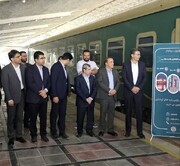 نخستین قطار گردشگری مسیر مثلث طلایی کشور وارد ایستگاه یزد شد