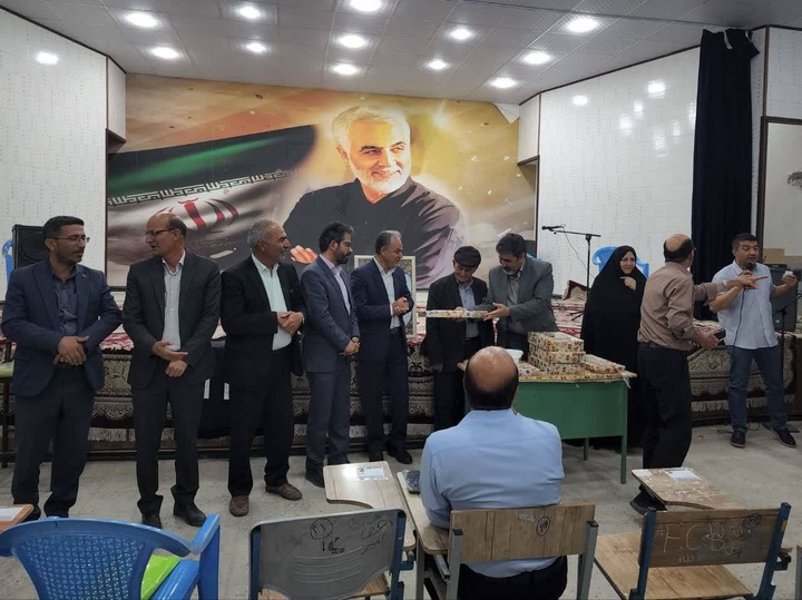 برگزاری شب‌شعر پاسداشت زبان فارسی و هفته میراث فرهنگی در ابرکوه