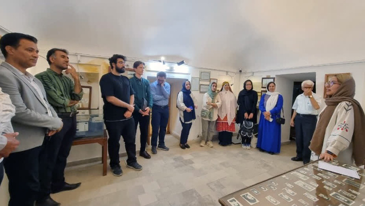 بازدید گروهی و روایت‌گویی در موزه عکس قاین در هفته میراث‌فرهنگی