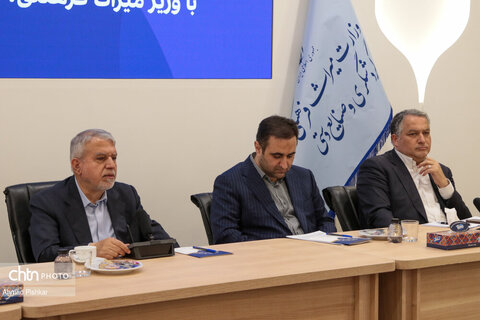 نشست جامعه حرفه ای هتلداران استان ها و مناطق آزاد با وزیر میراث فرهنگی، گردشگری و صنایع دستی