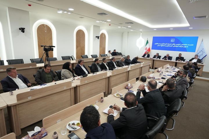 نشست انجمن دفاتر خدمات مسافرتی و گردشگری با وزیر میراث‌فرهنگی برگزار شد/ گردشگری ایران در مسیر نوسازی ساختار و تقویت دیپلماسی سفر