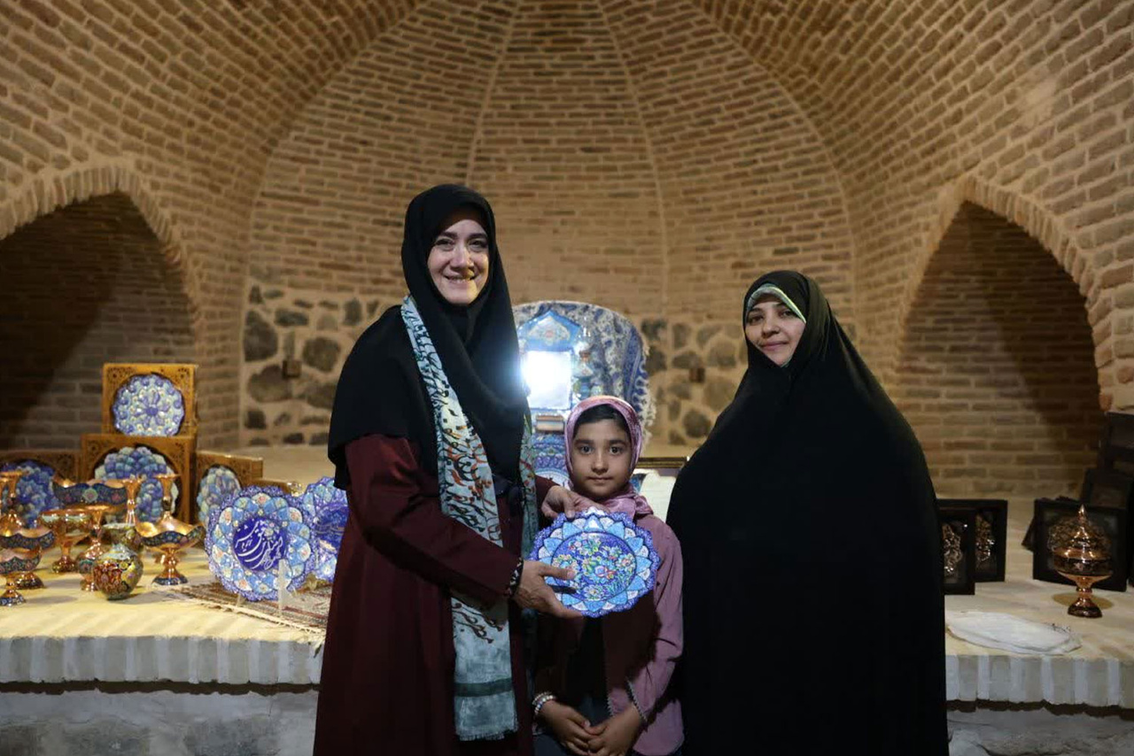 بازدید معاون صنایع‌دستی و هنرهای سنتی کشور از نمایشگاه توانمندی‌های صنایع‌دستی نطنز