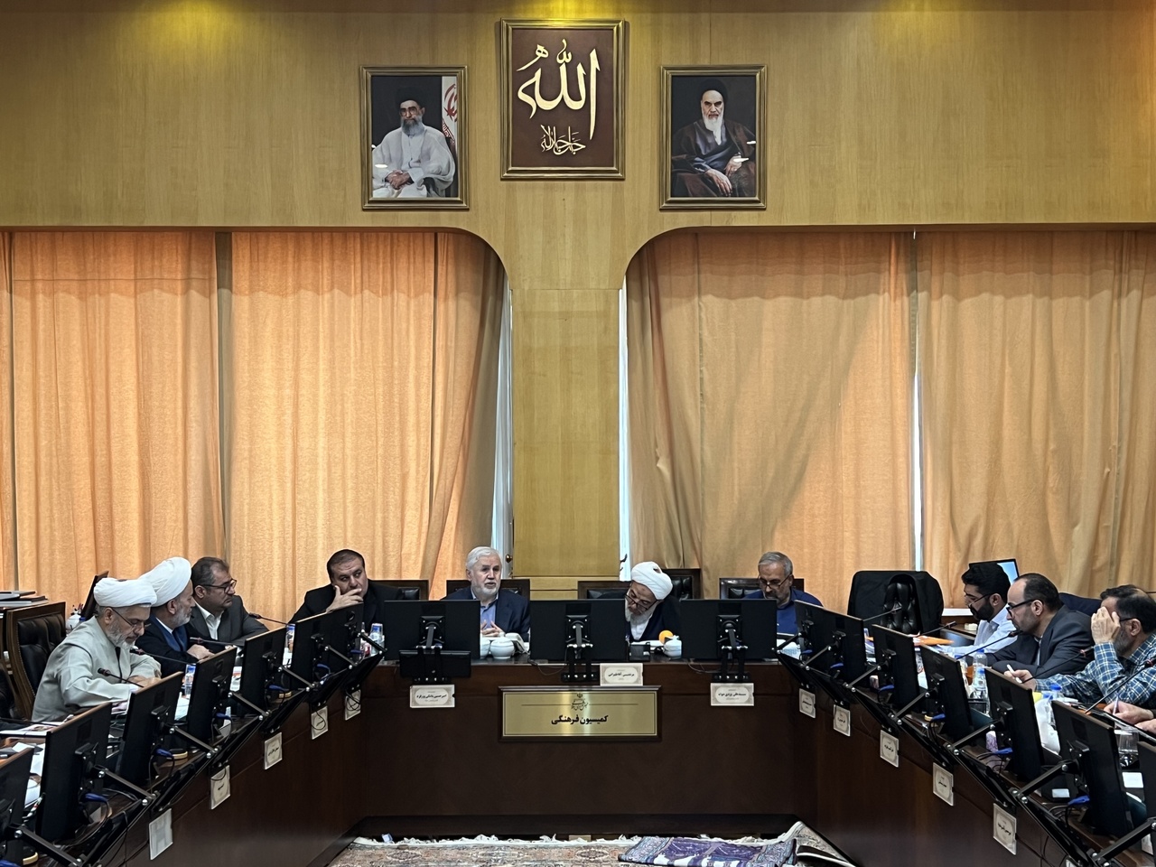 نشست اعضای کمیسیون فرهنگی مجلس و معاونت میراث فرهنگی