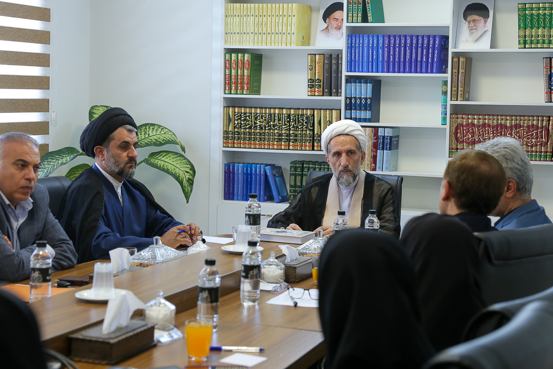 ارزشهای ملی و دینی با احترام گردشگر صیانت شود