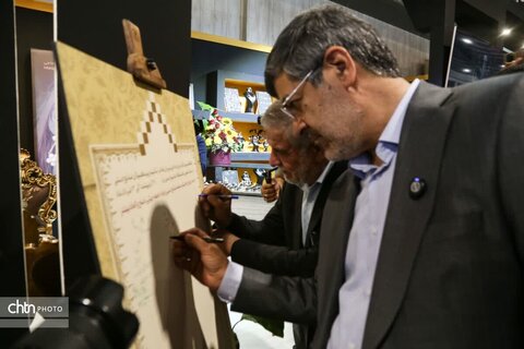 افتتاح شانزدهمین نمایشگاه سراسری صنایع دستی ایران و چهارمین جشنواره پخت نان سنتی در یزد