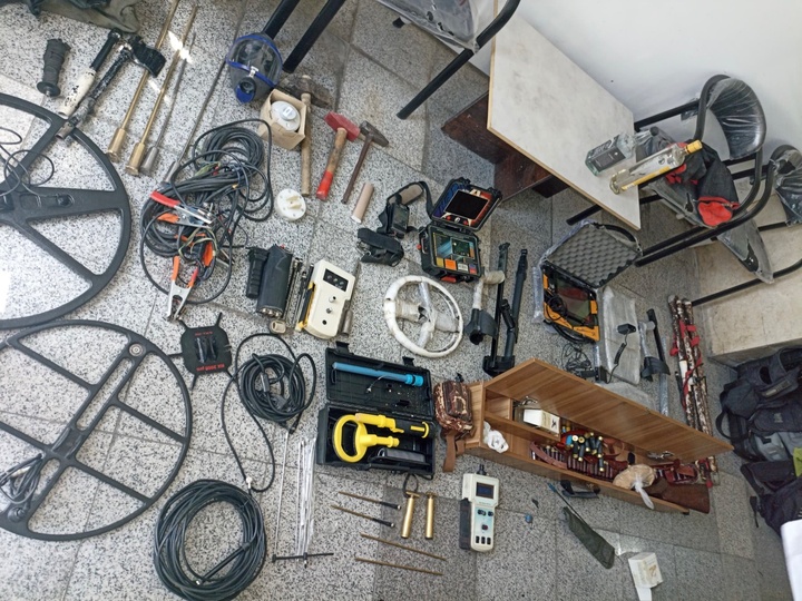 ۱۲ دستگاه فلزیاب در استان فارس کشف‌وضبط شد