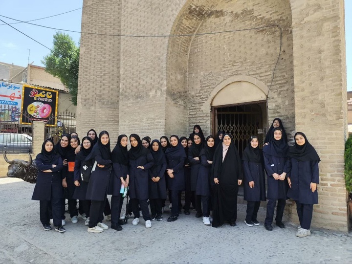 تور ورامین‌گردی دانش‌آموزان دبیرستان امیرالمؤمنین(ع) برگزار شد