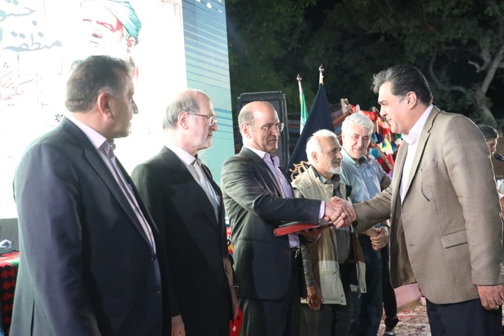 تجلیل از مدیرکل میراث فرهنگی کهگیلویه و بویراحمد به پاس احیای شاهنامه خوانی
