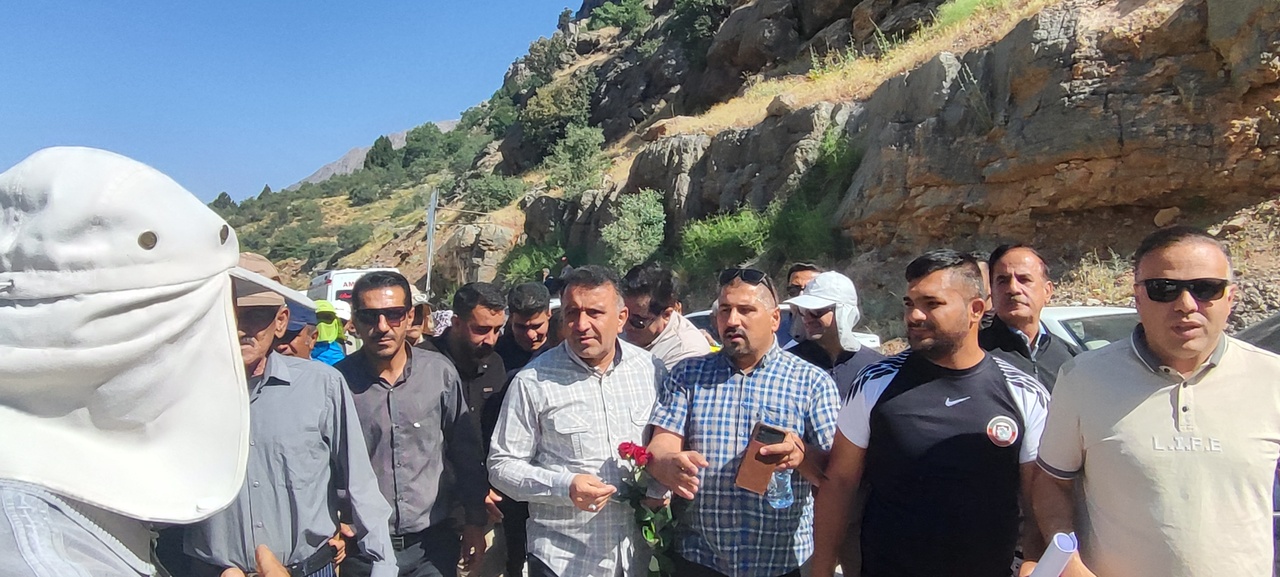 همایش کوه گل دنا