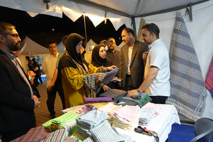 بازدید معاون صنایع دستی و هنرهای سنتی کشور از نمایشگاه صنایع‌دستی ایران در سلیمانیه عراق