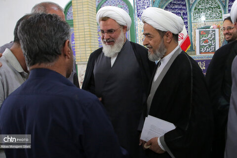 مسئولان میراث‌فرهنگی قم در میز خدمت نماز جمعه جعفرآباد پاسخگوی مردم بودند