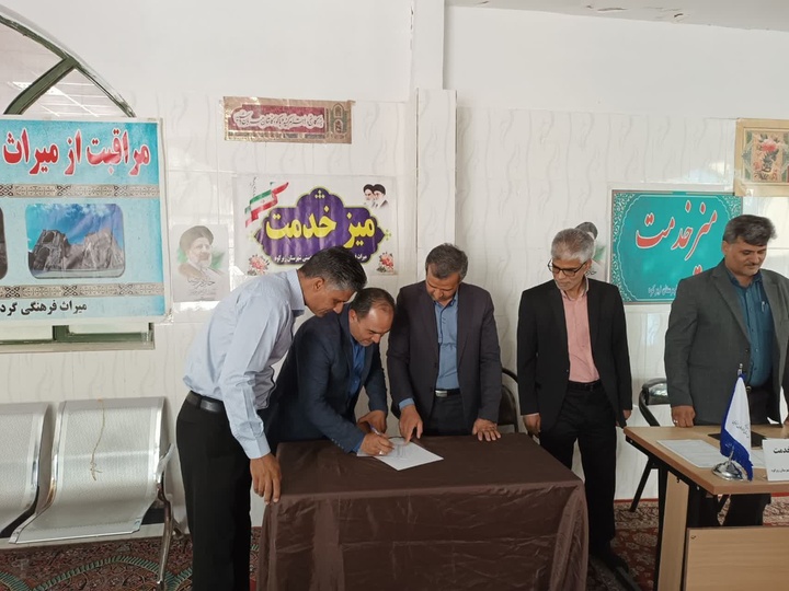 برگزاری میز خدمت در مصلی نماز جمعه شهرستان زیرکوه