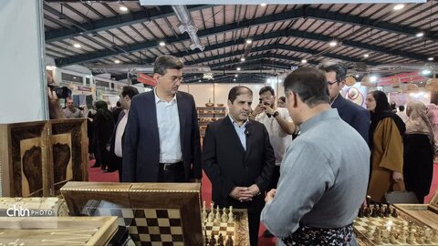 بازدید معاون سیاسی و امنیتی استانداری از شانزدهمین نمایشگاه سراسری صنایع دستی ایران یزد