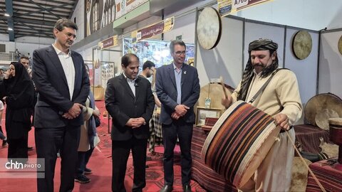 بازدید معاون سیاسی و امنیتی استانداری از شانزدهمین نمایشگاه سراسری صنایع دستی ایران یزد