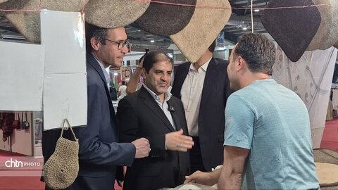 بازدید معاون سیاسی و امنیتی استانداری از شانزدهمین نمایشگاه سراسری صنایع دستی ایران یزد