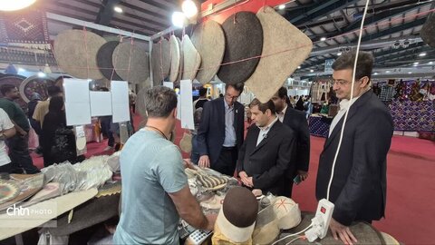 بازدید معاون سیاسی و امنیتی استانداری از شانزدهمین نمایشگاه سراسری صنایع دستی ایران یزد