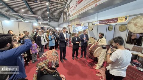 بازدید معاون سیاسی و امنیتی استانداری از شانزدهمین نمایشگاه سراسری صنایع دستی ایران یزد