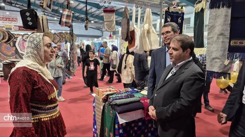 بازدید معاون سیاسی و امنیتی استانداری از شانزدهمین نمایشگاه سراسری صنایع دستی ایران یزد