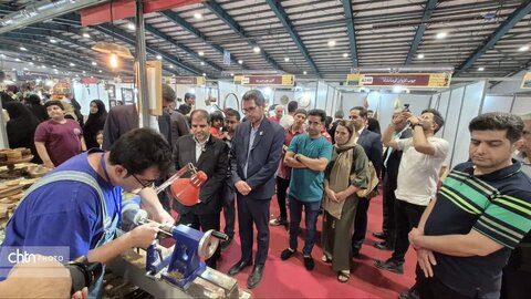 بازدید معاون سیاسی و امنیتی استانداری از شانزدهمین نمایشگاه سراسری صنایع دستی ایران یزد