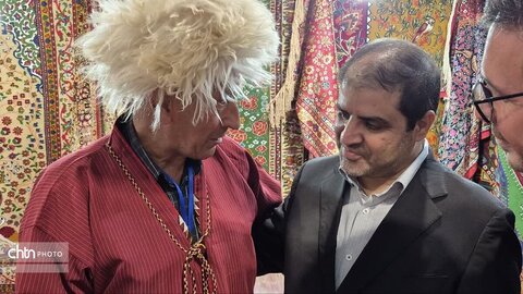 بازدید معاون سیاسی و امنیتی استانداری از شانزدهمین نمایشگاه سراسری صنایع دستی ایران یزد