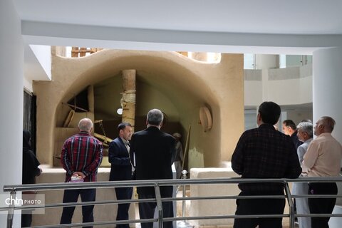 به مناسبت سوم خرداد  غبار روبی وعطر افشانی شهدای گمنام جبل النور ومراسم بزرگداشت آزاد سازی خرمشهر توسط کارکنان میراث فرهنگی خراسان رضوی