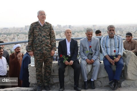 به مناسبت سوم خرداد  غبار روبی وعطر افشانی شهدای گمنام جبل النور ومراسم بزرگداشت آزاد سازی خرمشهر توسط کارکنان میراث فرهنگی خراسان رضوی