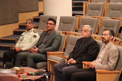 به مناسبت سوم خرداد  غبار روبی وعطر افشانی شهدای گمنام جبل النور ومراسم بزرگداشت آزاد سازی خرمشهر توسط کارکنان میراث فرهنگی خراسان رضوی