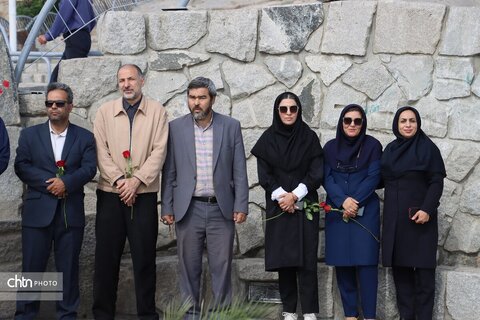 به مناسبت سوم خرداد  غبار روبی وعطر افشانی شهدای گمنام جبل النور ومراسم بزرگداشت آزاد سازی خرمشهر توسط کارکنان میراث فرهنگی خراسان رضوی