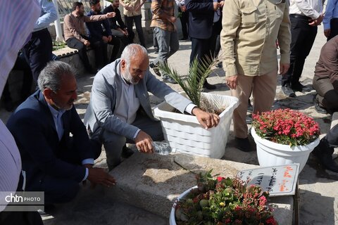 به مناسبت سوم خرداد  غبار روبی وعطر افشانی شهدای گمنام جبل النور ومراسم بزرگداشت آزاد سازی خرمشهر توسط کارکنان میراث فرهنگی خراسان رضوی